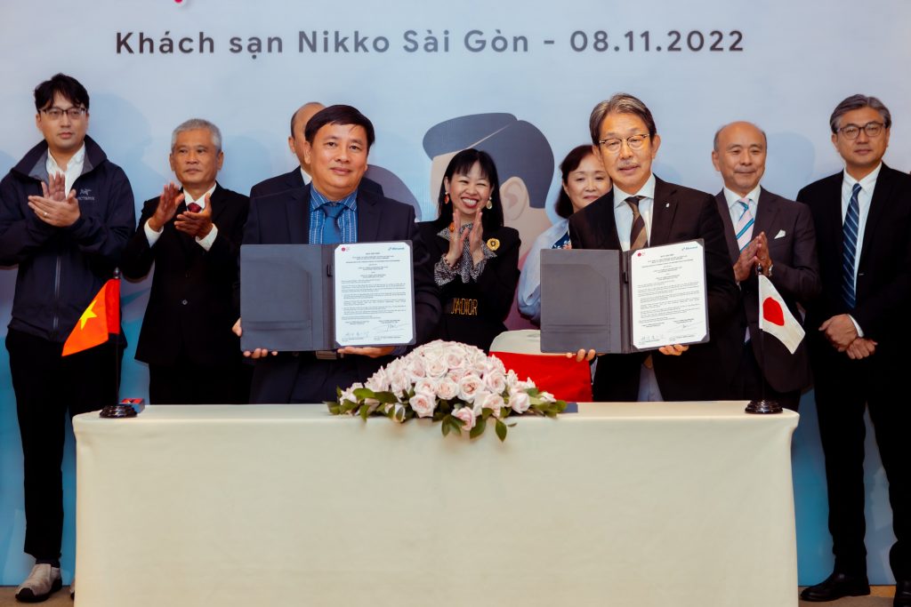 Lãnh đạo Công ty Công ty Cộng Đồng Bầu và Allexceed Japan ký kết ghi nhớ hợp tác sản phẩm phẩm "Mẹ Tròn Con Vuông" - Ngày 08 tháng 11 năm 2022